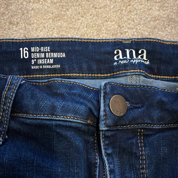 ANA dark denim Bermuda shorts with raw hems, size 16 - Picture 3 of 3